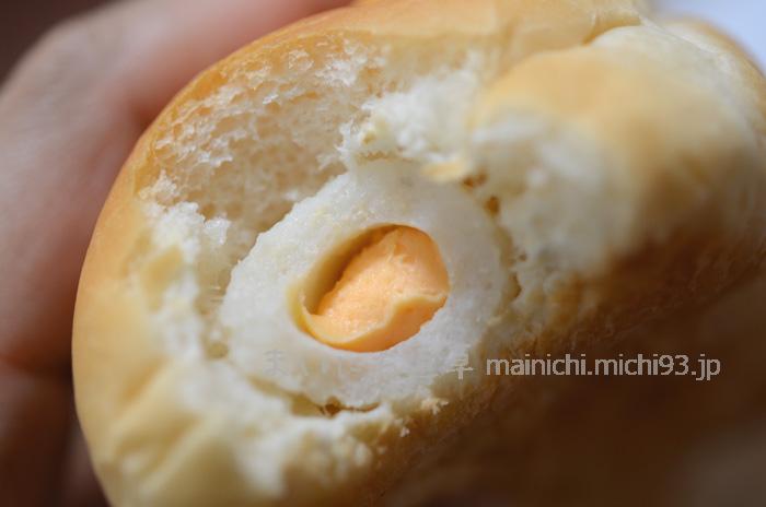 ちくわの輪の中には、チェダーチーズクリームが入ってます ちくわの輪の中には、チェダーチーズクリームが入ってます