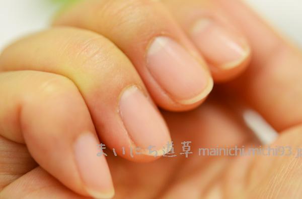 爪に塗ると、しっとり健康的に! 爪に塗ると、しっとり健康的に!
