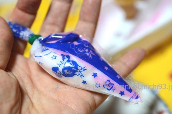 クリームを作って、絞り袋に入れます